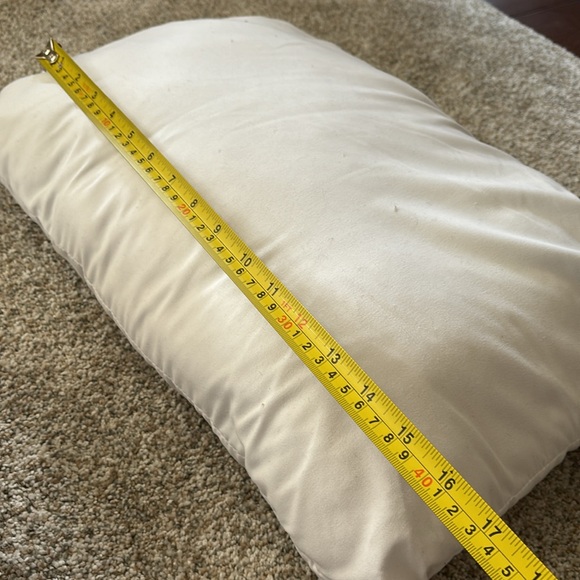 Three pillow inserts - Picture 3 of 4